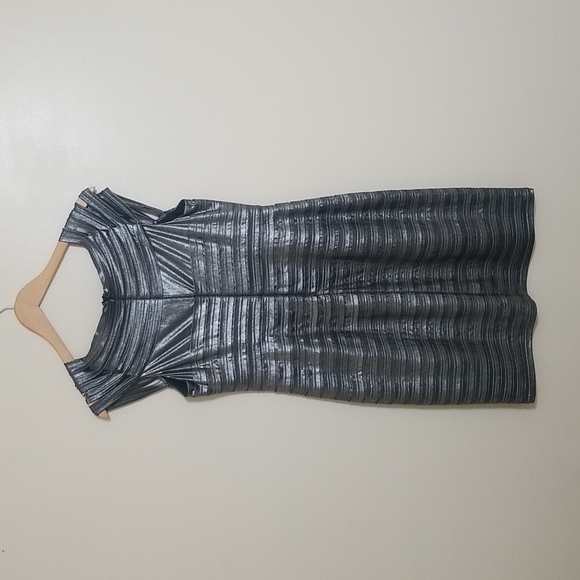 Derhy Silver Sleeveless Layered Pleats, Formal Dress - Size Large - Picture 6 of 11